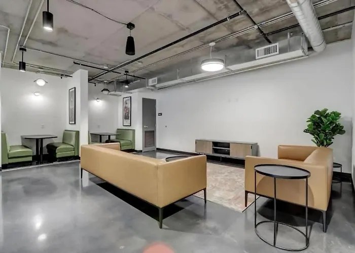 Apartment Boulevard Downtown Highrise Stu Sky Pool Parking Gym 08 *
