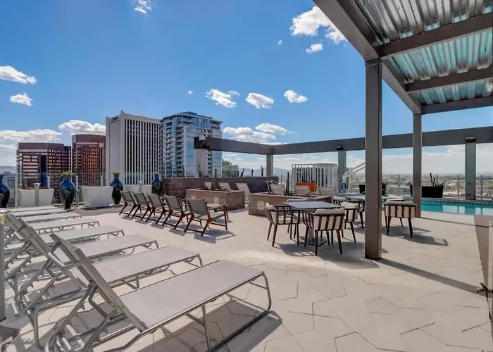 Apartment Boulevard Downtown Highrise Stu Sky Pool Parking Gym 08 *