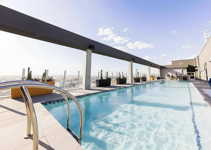 Apartment Boulevard Downtown Highrise Stu Sky Pool Parking Gym 08 *